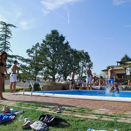 Marche Family W Pool